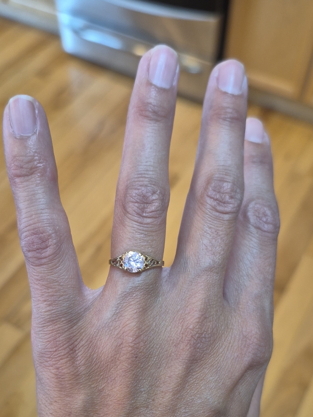 417/ 10 K Vintage-Inspired Gold Solitaire Ring with Pink Gemstone Size 5.5-6